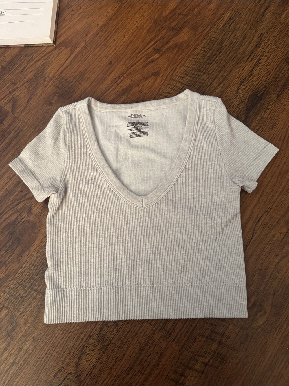 Ribbed V-Neck Short Sleeve Top - Light Gray 2.R2